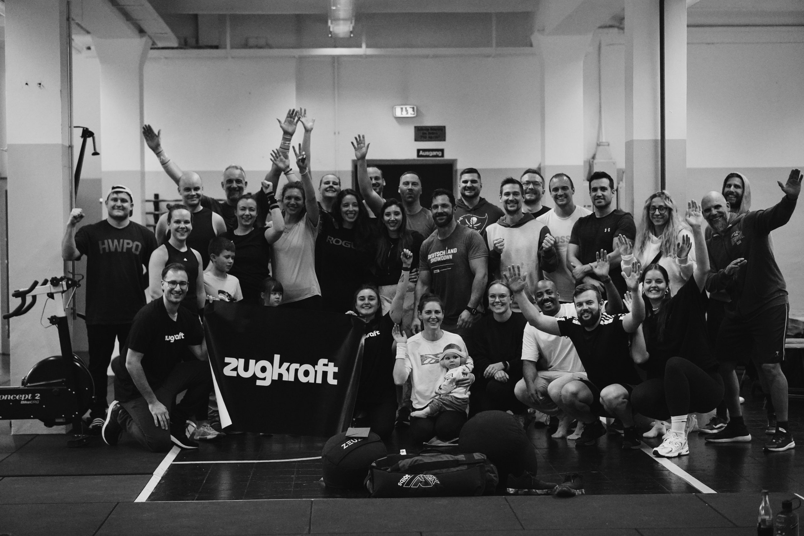 Mitglieder von CrossFit Zugkraft trainieren gemeinsam in der Box in Goeppingen